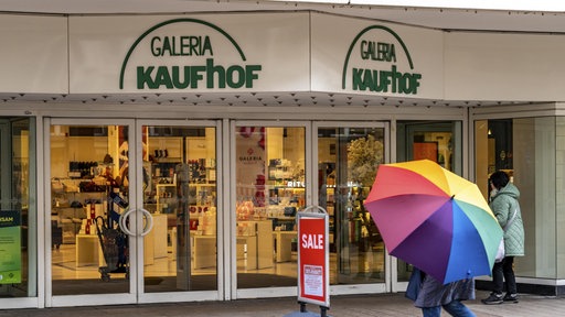 Galeria Kaufhof Warenhaus in der Innenstadt von Duisburg