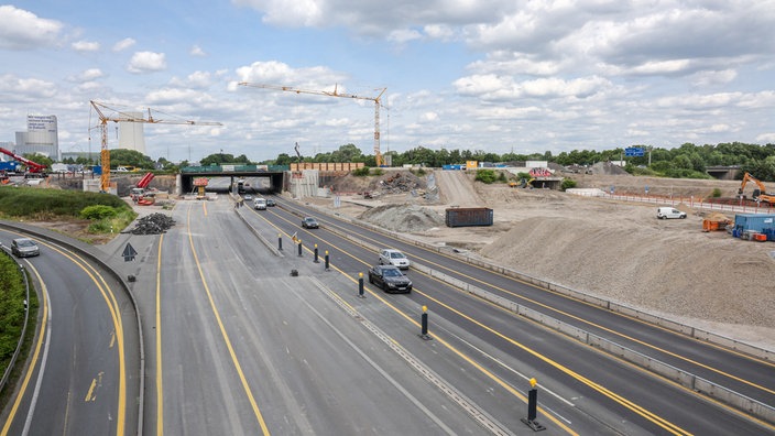 Im Kreuz Herne, das die A42 mit der A43 verbindet, wird die A43 sechsstreifig ausgebaut