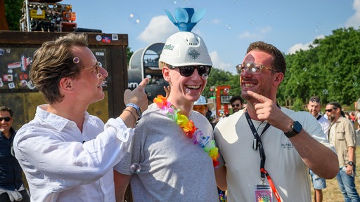 Hendrik Wuest (CDU), Ministerpräsident von Nordrhein-Westfalen, besucht auf seiner Sommertour 2026 das ParookaVille Festival 