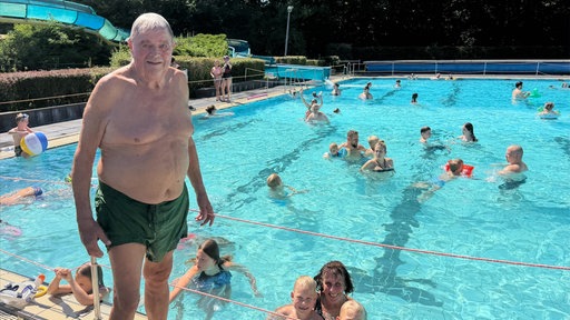 Günther mit seiner Familie im Waldfreibad Anröchte