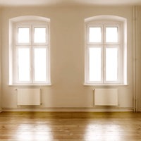 Eine leere Altbauwohnung.