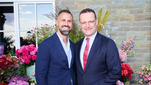 Portrait von Daniel Funke und Jens Spahn