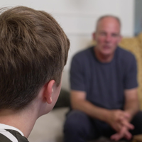 Jonas und der WDR-Reporter im Gespräch über den Immundefekt des 12-Jährigen