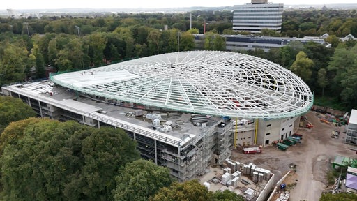 Vogelperspektive der Baustelle des Radstadions in Köln-Müngersdorf an der Aachener Straße
