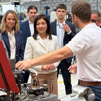 Ministerin Katherina Reiche mit Deutz AG CTO Katharina Krüger