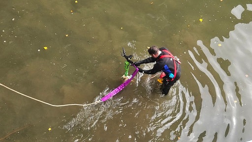 E-Scooter im Rhein