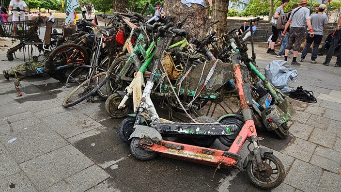 E-Scooter im Rhein