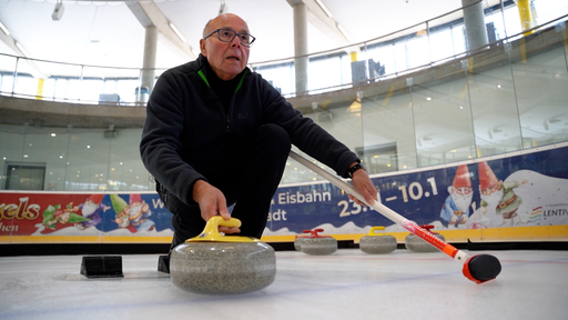 Joe Fritz während dem Spiel auf der Curlingbahn