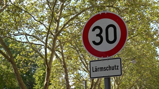 Stadt Köln prüft Fahrradspur auf Luxemburger Straße