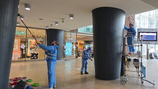 Einblick in den Putz am Kölner Hauptbahnhof