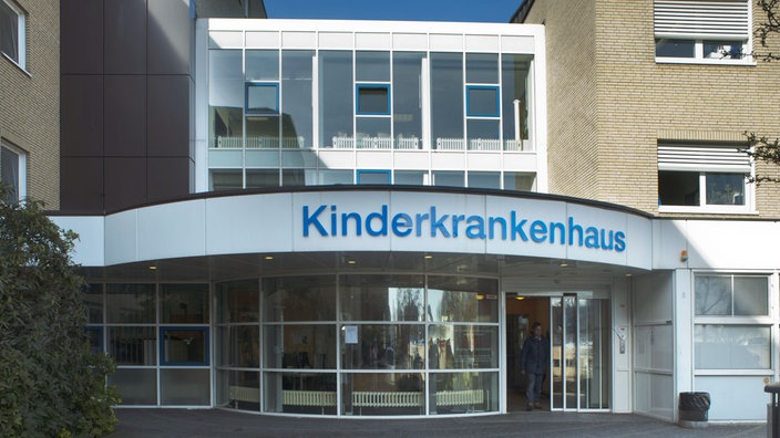 Blick auf das Kinderkrankenhaus in Köln an der Amsterdamer Straße