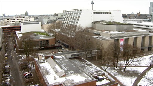 Der Dirk-Bach-Platz zwischen Schauspielhaus und Studiobühne