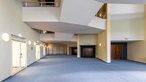 Oberes Foyer mit Türen zum Zuschauerraum