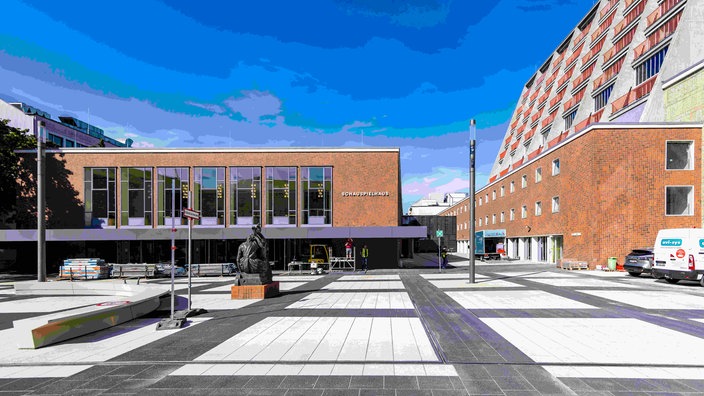 Platz zwischen Schauspielhaus und Oper
