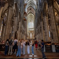 Besucher im Kölner Dom