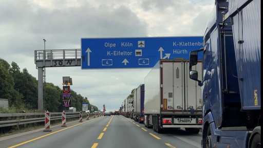 Lkw auf der A4 in Richtung Olpe