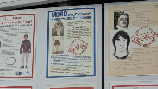 Ein Fahndungsplakat zum Karnevalsmord an Petra Nohl im Jahr 1988 hängt in Markus Webers Büro.
