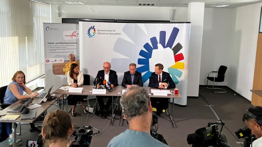 Auf einer Pressekonferenz in Köln werden neue Daten zum Rauchen bei jungen Menschen vorgestellt