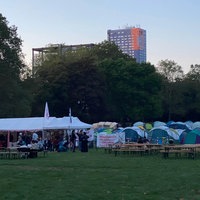 Ein Protestcamp gegen Rüstung beginnt im Kölner Grüngürtel