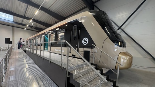 Eine neue S-Bahn im Seitenprofil
