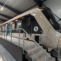 Eine neue S-Bahn im Seitenprofil