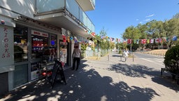 Blick auf die Eingangstür eines Kioskes