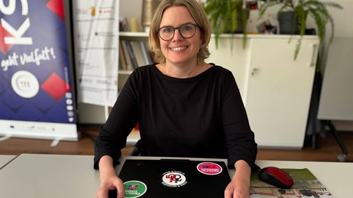 ZSL-Projektleiterin Ellen Kuhn schaut in die Kamera