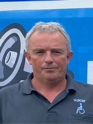Stefan van Asch, Vorsitzender des Landesverbands der Kranken- und Behindertenfahrdienste NRW (VdBKf), schaut in die Kamera