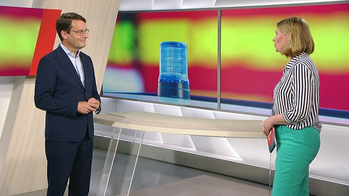 Andreas Bothe, Regierungspräsident der Bezirksregierung Münster, im Gespräch mit der Moderatorin Stephanie Heinrich