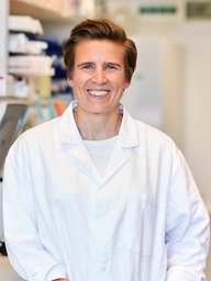 Die Forscherin Sara Wickström in einem Labor.