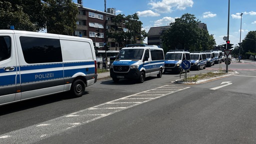 Polizeiautos auf der Straße