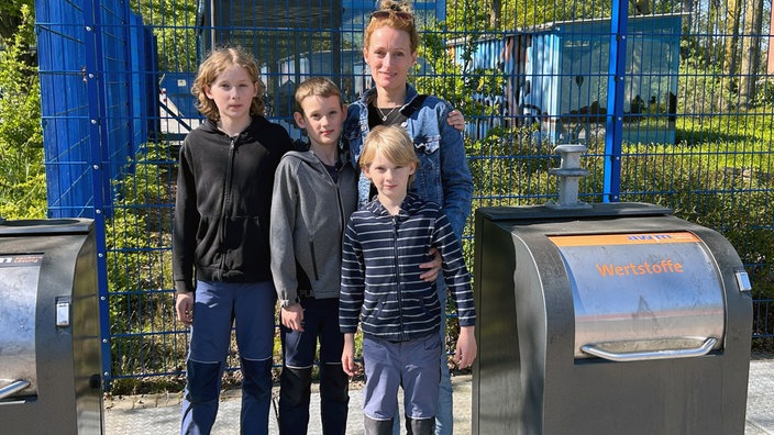 Bild von Familie Kleinwächter aus Münster-Coerde: Mutter Anne Kleinwächter, mit ihren Söhnen Julian, 11 Jahre; Lukas, 9 Jahre und Philipp, 7 Jahre.