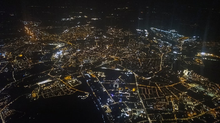 Das französische Strasburg von oben bei Nacht