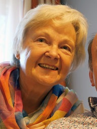 Margret Gödecke und Jürgen Deerhake grinsen in die Kamera