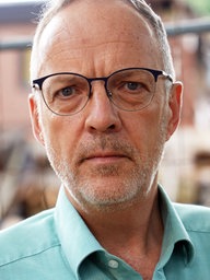 Ein Mann mit Brille, Thorsten Ohm von der Polizei Borken schaut in die Kamera.