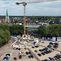 Eine Drohnenansicht auf die Baustelle vom Rathaus.