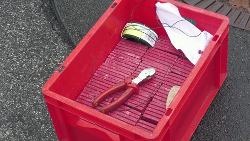 Box mit Rattenködern für die Kanalisation