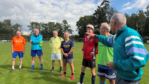 Das Team berät sich.