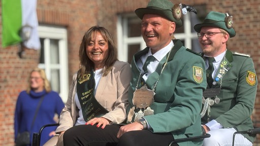 Das Königspaar des Schützenvereins Nordick mit Ehrenpaar.