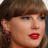 Taylor Swift bei den Grammys in Nahaufnahme. 