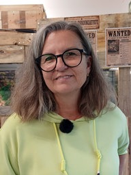 Eine Frau mit Brille und braun-grauen Haaren, Sandra Kassenböhmer, Tierschutzverein Nordkreis Coesfeld