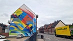 Streetart wird auf einee Hauswand in Rheine gemalt