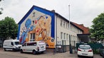 Streetart wird auf einee Hauswand in Rheine gemalt