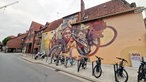 Streetart wird auf einee Hauswand in Rheine gemalt