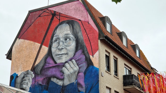 Streetart wird auf einee Hauswand in Rheine gemalt
