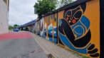 Streetart wird auf einee Hauswand in Rheine gemalt