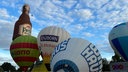 Heißluftballons in der Luft 