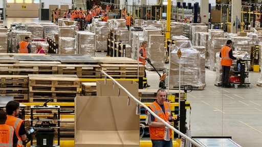 Halle des Amazon Logistikzentrums in Rheinberg 