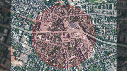 Der Sperrradius reicht im Süden auf der Marienwasserstraße bis zur Hausnummer 65, im Westen auf dem Südring bis Hausnummer 42, im Osten auf dem Südring bis hinter die Rampenbrücke und im Norden bis kurz vor das Kastell.