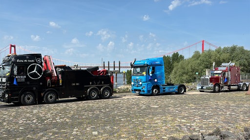 LKW-Konvoi an der Emmericher Rheinpromenade